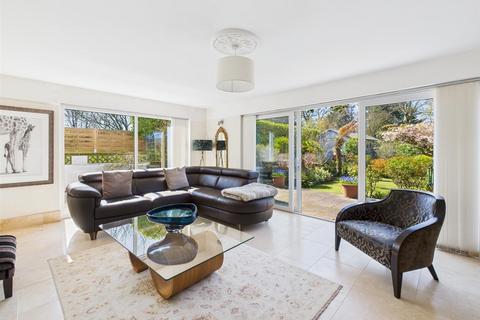 4 bedroom detached house for sale, Spacious & detached 4 bed family home with stunning garden in St Ouen