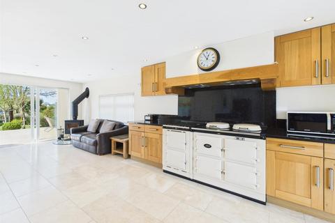 4 bedroom detached house for sale, Spacious & detached 4 bed family home with stunning garden in St Ouen