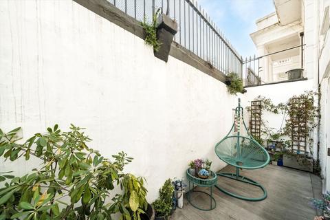 Flat 2, 140 Warwick Way, London, SW1V 4JD