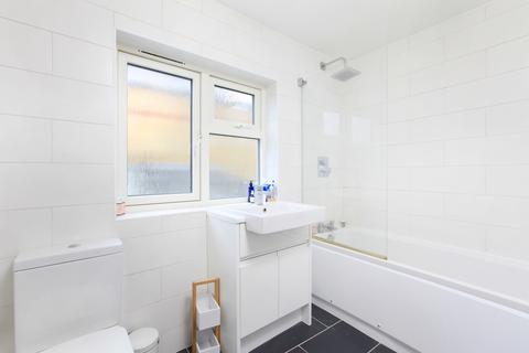 1 bedroom flat for sale, Vicarage Crescent, London