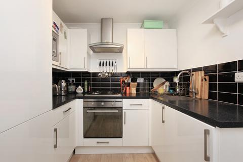 1 bedroom flat for sale, Vicarage Crescent, London