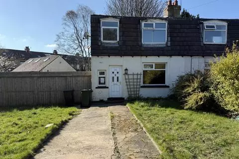 2 bedroom semi-detached house to rent, Bradford