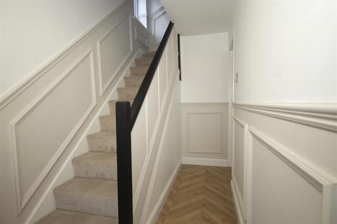 3 bedroom semi-detached house for sale, Lynwood Close, Streethouse, Pontefract