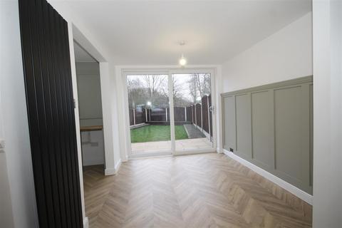 3 bedroom semi-detached house for sale, Lynwood Close, Streethouse, Pontefract