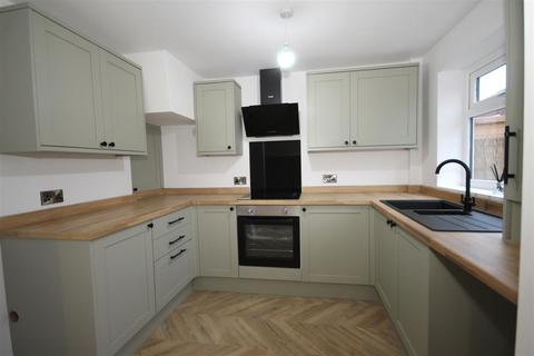 3 bedroom semi-detached house for sale, Lynwood Close, Streethouse, Pontefract