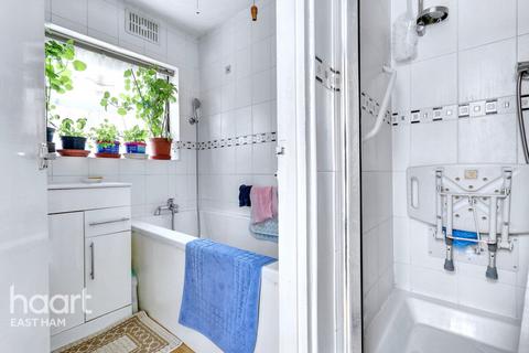 3 bedroom terraced house for sale, Sixth Avenue, London