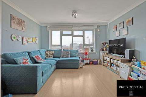 49 Winsbeach, London, E17 3RQ