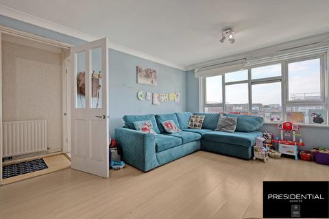 49 Winsbeach, London, E17 3RQ