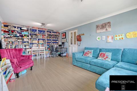 49 Winsbeach, London, E17 3RQ