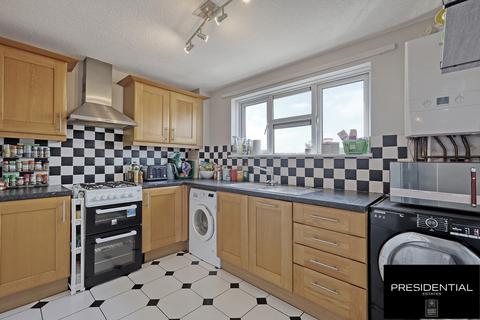 49 Winsbeach, London, E17 3RQ