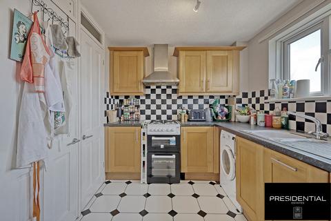 49 Winsbeach, London, E17 3RQ