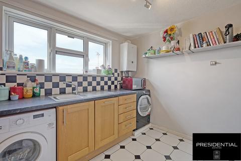 49 Winsbeach, London, E17 3RQ