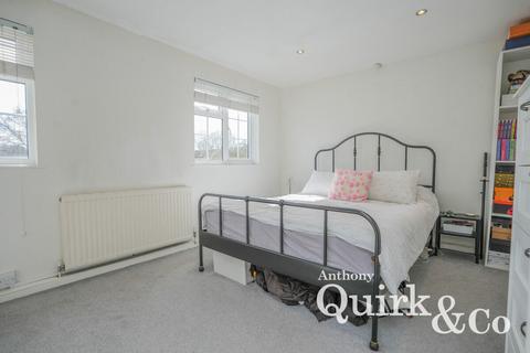 6 South Road, South Ockendon, RM15 6NU