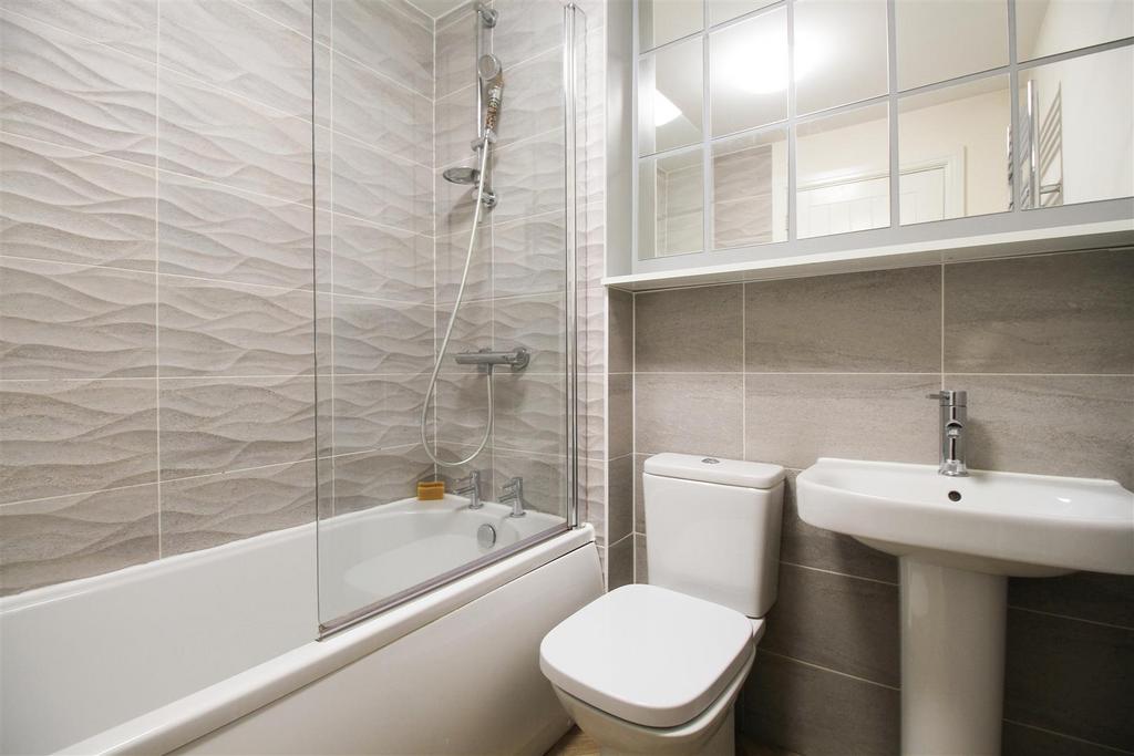 Bathroom..jpg
