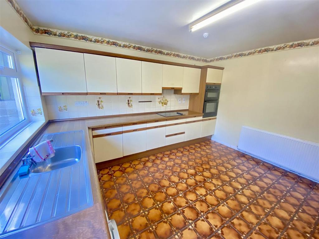 Rear kitchen / Dining room