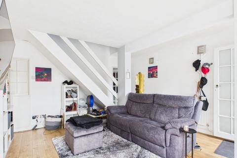101 Strongbow Crescent, Eltham, London, SE9 1DW