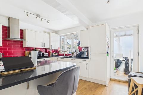 101 Strongbow Crescent, Eltham, London, SE9 1DW