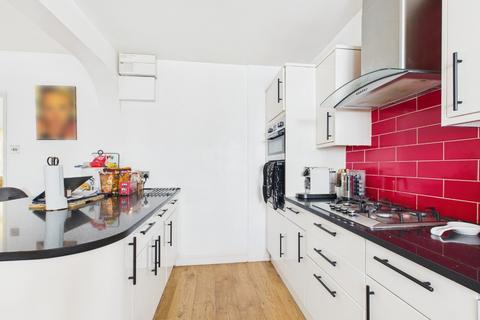 101 Strongbow Crescent, Eltham, London, SE9 1DW