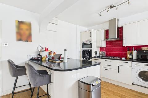101 Strongbow Crescent, Eltham, London, SE9 1DW