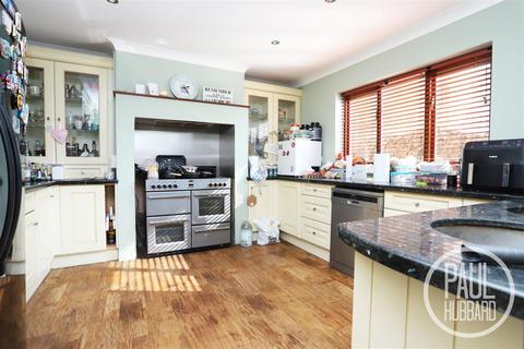 Beach House Cottage Beach Road, Kessingland, Lowestoft, NR33 7RW