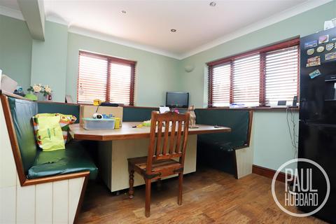 Beach House Cottage Beach Road, Kessingland, Lowestoft, NR33 7RW