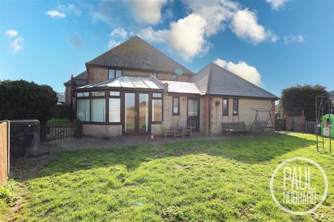 Beach House Cottage Beach Road, Kessingland, Lowestoft, NR33 7RW
