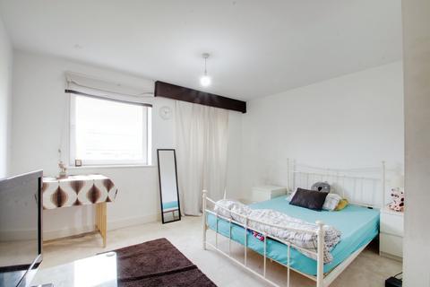 4 bedroom townhouse to rent, Wraysbury Drive, West Drayton UB7