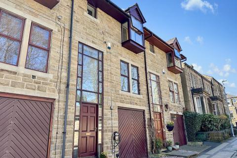 3 bedroom townhouse for sale, Albany Row, Menston, LS29