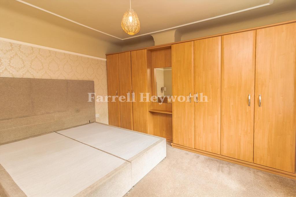 Bedroom 1 image 3
