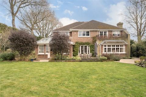 Fitzgeorge Avenue, New Malden, Surrey, KT3