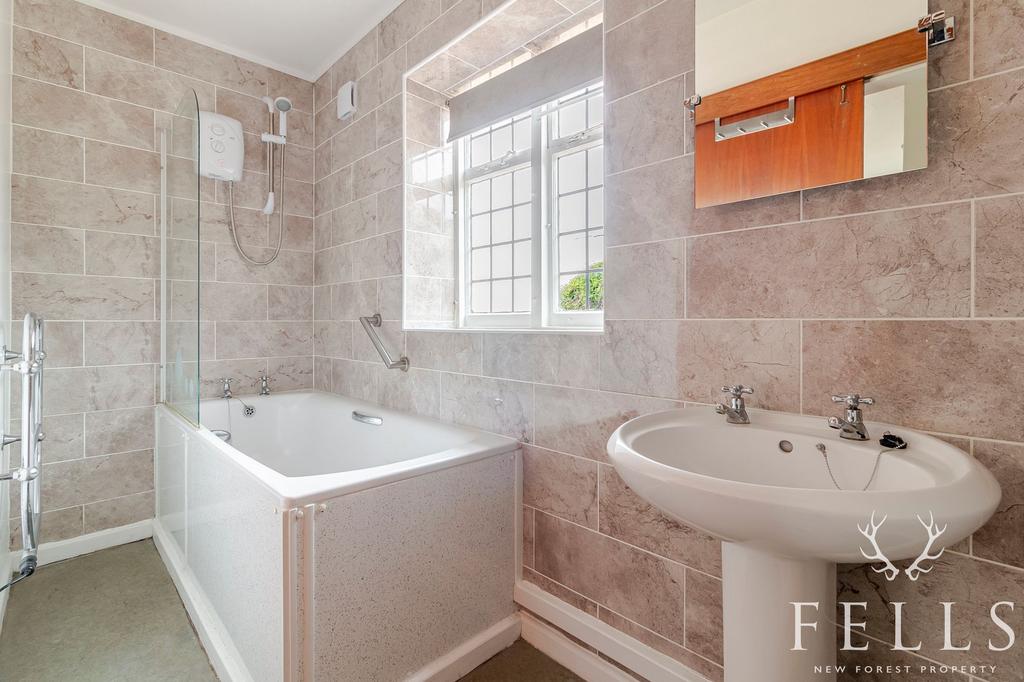 Little Thatch: Bathroom