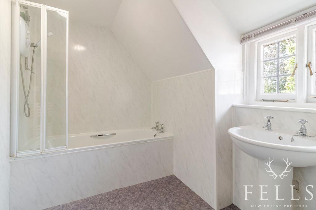 Wishing Well: Bathroom