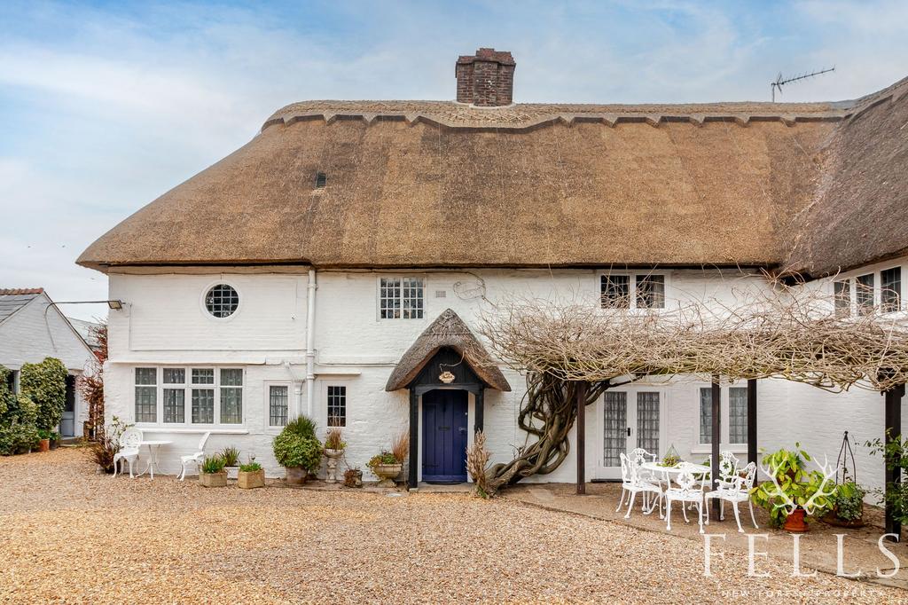 Farmhouse: Little Thatch porch and terrace