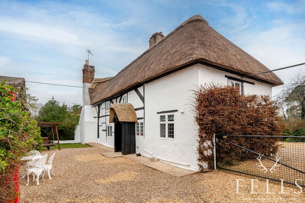 Farmhouse: Rear courtyard