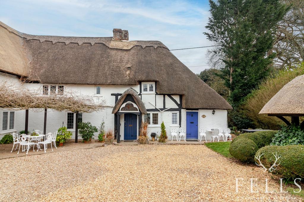 Farmhouse: Wishing Well porch