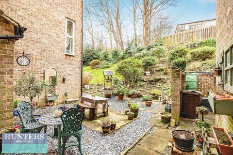 1 bedroom flat for sale, Frizley Gardens, Frizinghall, Bradford, West Yorkshire, BD9 4LY