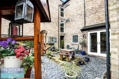 1 bedroom flat for sale, Frizley Gardens, Frizinghall, Bradford, West Yorkshire, BD9 4LY