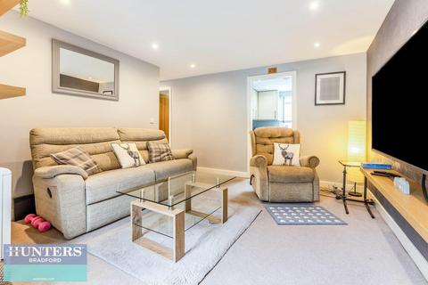 1 bedroom flat for sale, Frizley Gardens, Frizinghall, Bradford, West Yorkshire, BD9 4LY