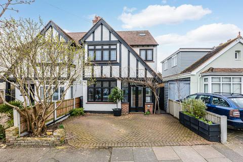 17 Barnard Road, Leigh-on-sea, SS9 3PH