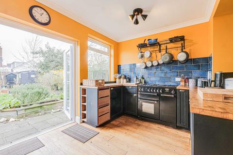 17 Barnard Road, Leigh-on-sea, SS9 3PH