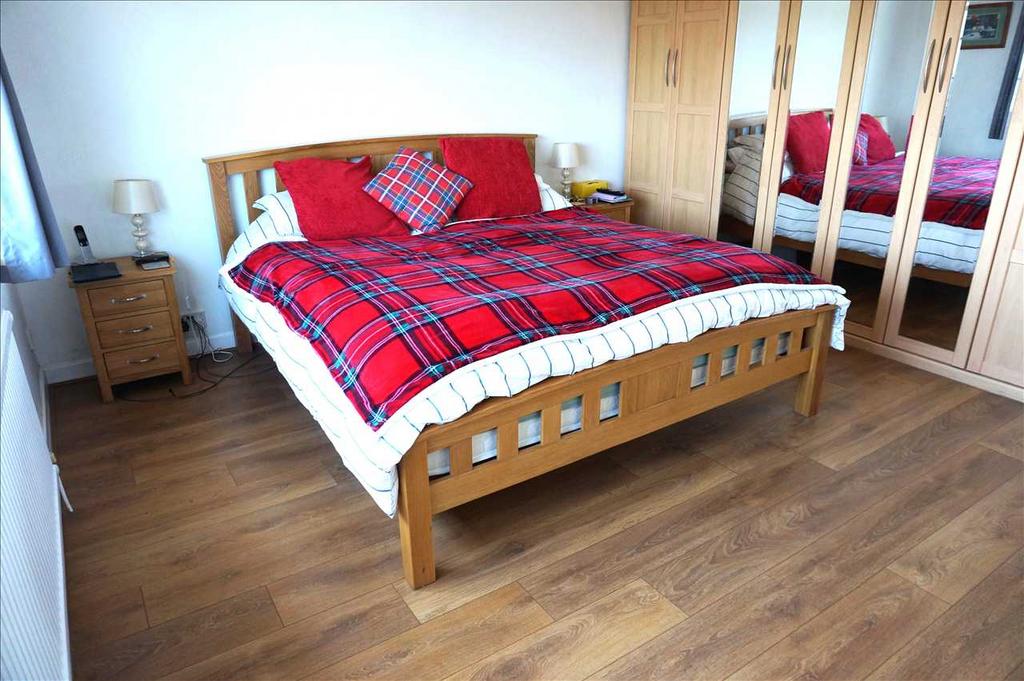 Front bedroom 1