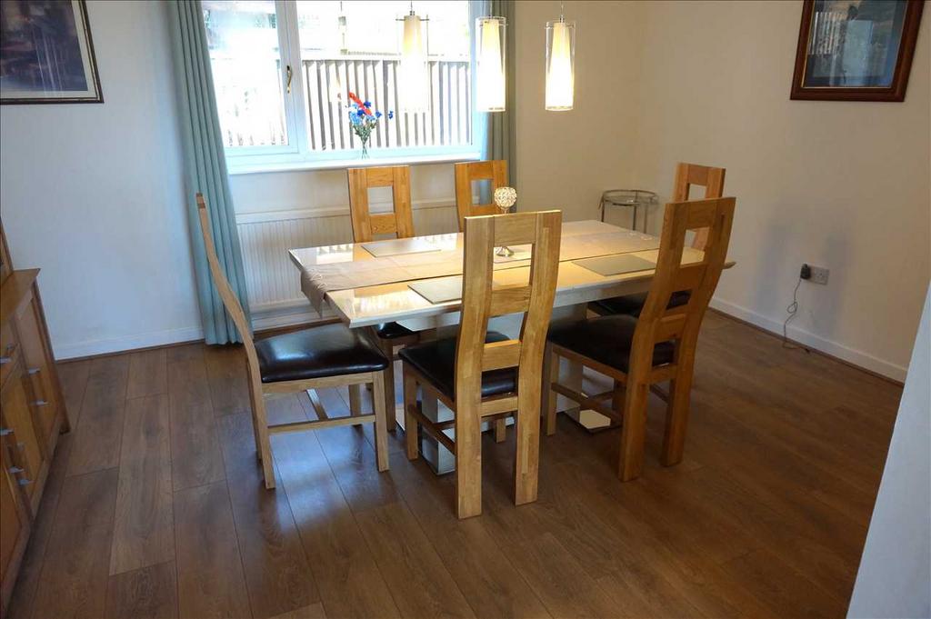 Dining/living room