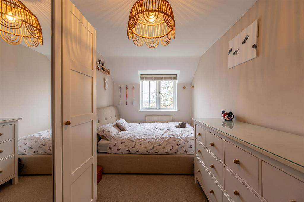 Flat 14 88 90 Hambledon -Road 25 6.jpg