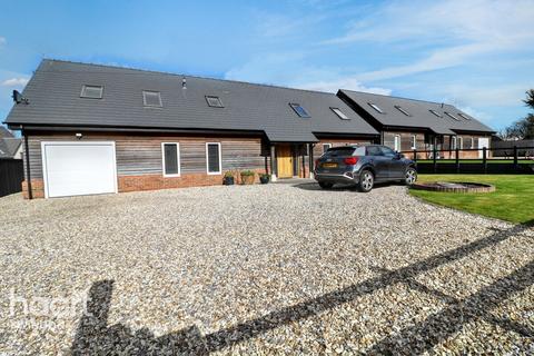 4 bedroom barn conversion for sale, Turnpike Road, Swindon