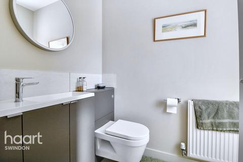 4 bedroom barn conversion for sale, Turnpike Road, Swindon