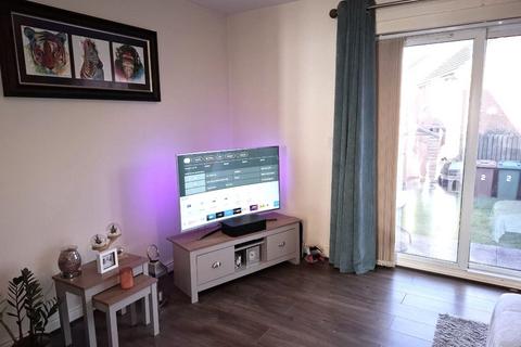 3 bedroom townhouse to rent, Shone Court, Morley, Leeds