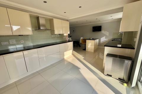 undefined, Robinson Close, Selsey