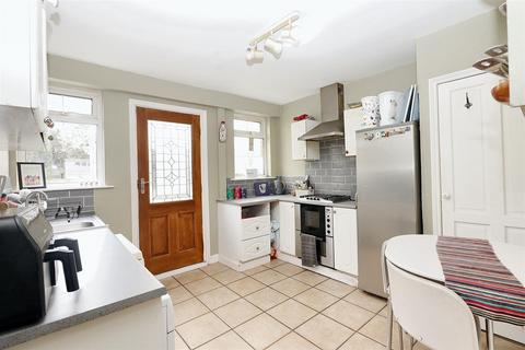 70 Hillside Avenue, Borehamwood, WD6 1HL