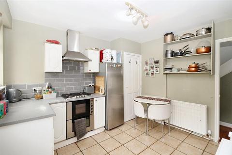 70 Hillside Avenue, Borehamwood, WD6 1HL