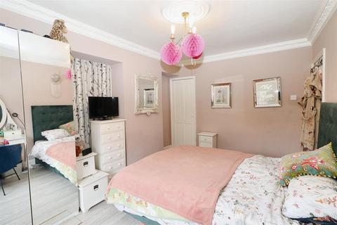 70 Hillside Avenue, Borehamwood, WD6 1HL